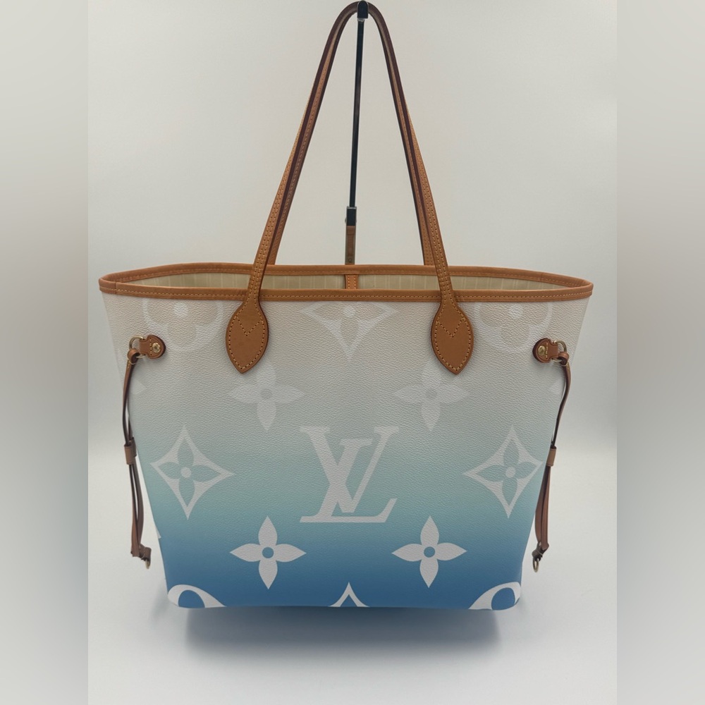Louis Vuitton Limited Edition By The Pool Neverful - Picture 2 of 14